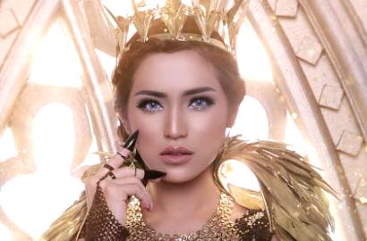 Jessica Iskandar Tampil Ala Queen, Netter Sindir Ayu Ting Ting 'Ratu di Istana Orang'