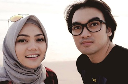 Diganggu Bule Seksi Saat 'Mesra' Bareng Mantan Suami, Rina Nose Kesal