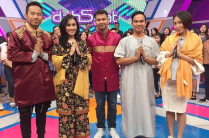 Bantah Kegatelan, Ayu Ting Ting Malah Diisukan Ciuman di Lift dengan Raffi
