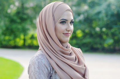 Buat yang Baru Pakai Hijab Selama Puasa, Ikuti 6 Tips Ini Biar Nggak Gampang Gerah dan Anti Ribet