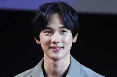 Siwan Foto Manis Bareng Pemeran Kasim di BTS 'The King Loves', Ganteng Siapa?