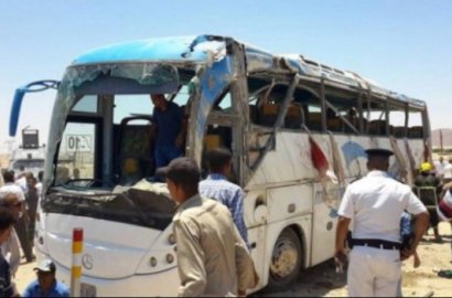 Pria Bersenjata Tembaki Bus, 26 Warga Kristen Koptik Tewas di Mesir