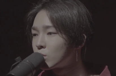 Nyanyi Live Single 'Hug Me', Nam Tae Hyun Bikin Perasaan Fans Campur Aduk