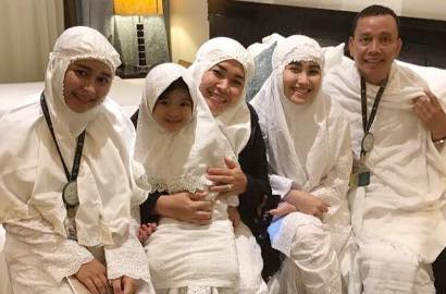 Unggah Foto Ayu Ting Ting Pamer Belahan Dada Saat Puasa, IG Umi Khalsum Diserbu Netizen