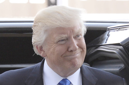 Viral, Beredar Video Trump Dorong PM Montenegro Demi Berjalan di Depan