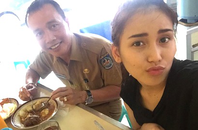 Ayu Ting Ting Sebut Ayahnya Fans Sejati, Abdul Rozak Disindir Mirip Emak-Emak