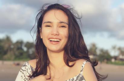 Pamer Punggung Mulus, Feby Febiola Tantang Haters Karena Terus Diejek Pelakor