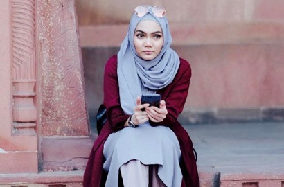 Unggah Foto Ini di Pantai, Rina Nose Dihujat Buka Aurat