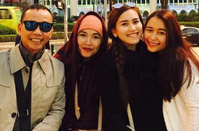 Bangga Foto Bareng Bule, Netter Kasihan Adik Ayu Ting Ting Kurang Kasih Sayang