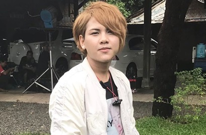 Tampil Funky Demi 'Tikus dan Kucing', Evelyn Dipuji Keren