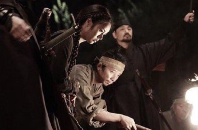 Penuh Kobaran Api, Hyeri dan Choi Woo Shik Kalah Perang di 'Water Monster'?