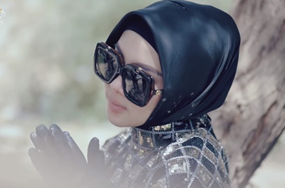 Akhirnya Rilis, Syahrini Bikin Adem di Video Klip 'I Love You Allah'