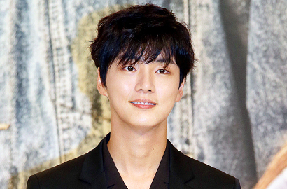Jadi Idol di 'The Best Hit', Ini Gaya Yoon Shi Yoon Untuk 'Music Bank'