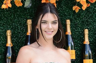 Usai Ekspos Area Intim, Kendall Jenner Tampil Seksi dalam Dress Super Mini