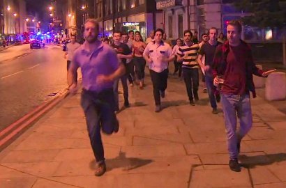Foto Pria Bawa Bir dalam Kepanikan Teror London Viral di Medsos, Ini Penyebabnya