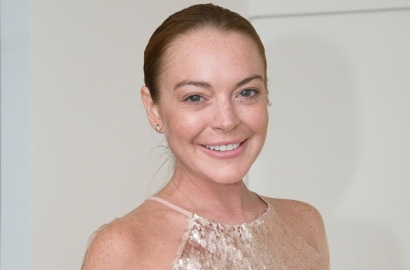 Tak Lagi Tertutup, Lindsay Lohan Muncul Tanpa Bra dan Underwear