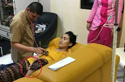 Live IG dan Pamer Keluarga Temani Ayu Ting Ting Sakit, Syifa Diejek Lebay