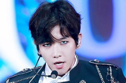 Kece Pakai Sepatu Bulu di Bandara, Lucunya Baekhyun Ngambek Dibully Fans