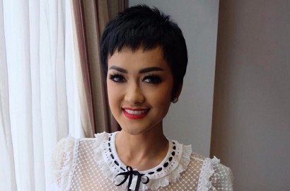 Pose Begini di Foto Terbaru yang Diunggah Sang Bunda, Julia Perez Sudah Baikan?