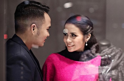 Ultah ke-31, Momo Geisha 'Dikerjai' Bersalaman dengan Semua Karyawan Pabrik Suami