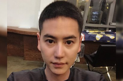 Ganteng di Foto Baru, Kyuhun Pose Akrab Bareng Teman-Teman di Militer