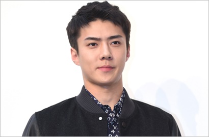 Unggah Foto Ini, Kocaknya Sehun Digoda Siap Bagi Zakat Fitrah