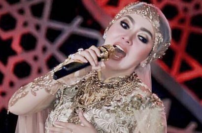 'Kresek' Tas Hermes Syahrini Lagi-Lagi Jadi Sorotan