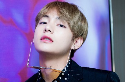 Kelabakan Usai Tak Sengaja Unggah Selca Pribadi, V BTS Malah Digoda Fans