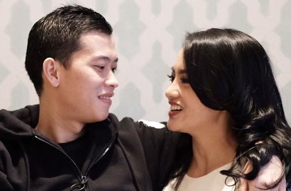 Bayi 5 Bulan Ririn Ekawati Elus Pusara Sang Ayah, Netter Banjir Air Mata