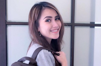 Bra Ayu Ting Ting 'Ngintip', Netter: Itu 'Kutang Keberuntungan Pemikat Lelaki'
