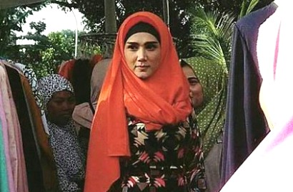 Melayat dan Kenang Julia Perez, Mulan Dibully Karena Tertawa Cengengesan