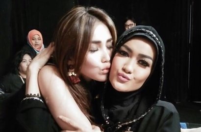Sempat Mandikan Jenazah Jupe, Ayu Ting Ting Gelar Tahlilan Untuk Sang Sahabat