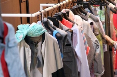 Nggak Harus Beli Baju Baru untuk Lebaran, Pakai 6 Trik Sulap Baju Lama Jadi Keren Lagi