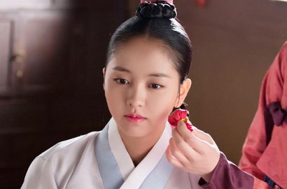 Jadi Dayang Istana, Seriusnya Kim So Hyun Latihan Ritual Ini di 'Ruler'