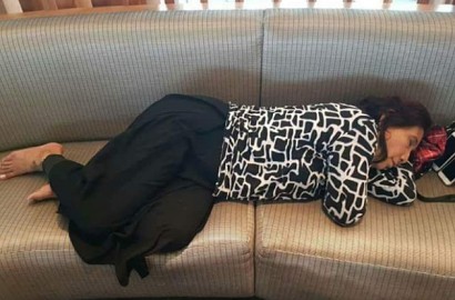 Viral dan Dipuji Netizen, 6 Pejabat Negara Ini Pernah Merasakan Tidur Saat Bekerja