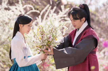 Foto-Foto Ini Bukti Yoo Seung Ho dan Kim So Hyun Bakal Ciuman di 'Ruler'?