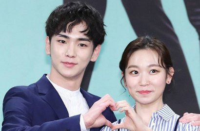 Lucunya Key-Kim Seul Gi Selfie Unyu di Preskon Kedua 'Lookout' Bikin Baper