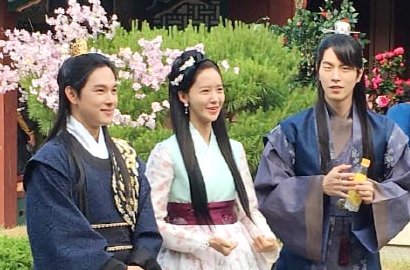 Serunya Siwan, Hong Jong Hyun dan Yoona di Wrap Up Party 'The King Loves'