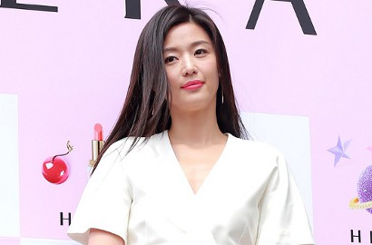Tampil Elegan, Jun Ji Hyun Bikin Terpukau di Pemotretan Ini