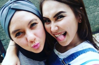 Isu Ayu Ting Ting Tepuk Manja Pantat Eko Patrio, Viona Disindir Kena Karma Nagita