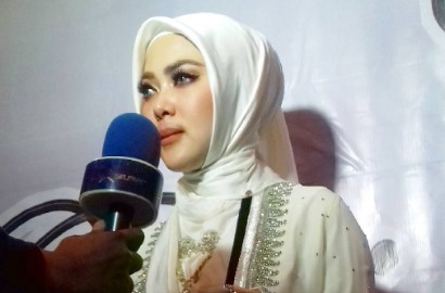 Santuni 5000 Anak Yatim dan Undang Wartawan, Syahrini Santai Disindir Riya'