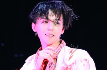 Tampil Misterius, G-Dragon Pamer Abs di Pemotretan Terbaru
