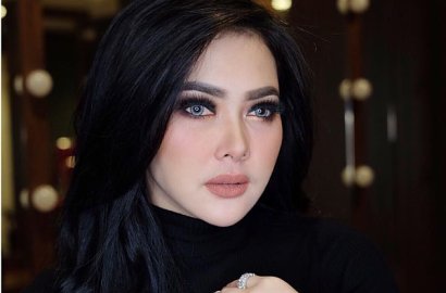 Desainnya Bolong-Bolong, Awas Syok Lihat Harga Sweater Syahrini