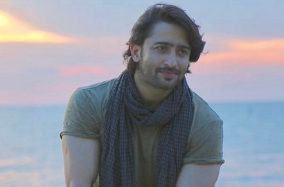 Kocaknya Shaheer Sheikh Jadi Rhoma Irama di Cuplikan 'Bolly Star Vaganza', Mirip Nggak?