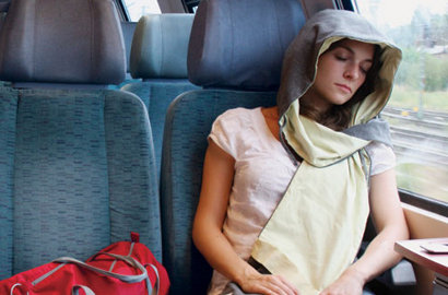 Ingin Tidur Nyaman dan Bebas Gangguan di Kereta Api Pas Mudik? Begini 6 Cara Mudah Terapkan Itu