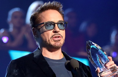 Unggah Foto BTS, Robert Downey Jr. Bocorkan Perubahan Iron Man di 'Avengers: Infinity War'?