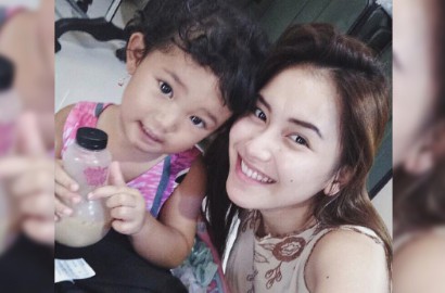 Diam-Diam Perhatikan Ayu Ting Ting dan Bilqis, Pria Tampan Ini Bikin Salfok