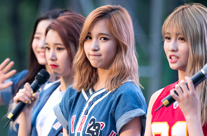 Momo dan Chaeyoung Twice Diserbu, Mina Justru Tak Dikenali di Tempat Umum