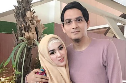 Nangis-Nangis, Tiara Dewi dan Lucky Disindir Cuma Kawin Kontrak Demi Tutupi Isu Homo