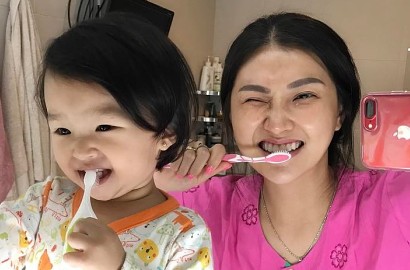 Full Make-Up Tapi Sempat Setrika Baju, Sarwendah Dijuluki 'The Real Nyonya'